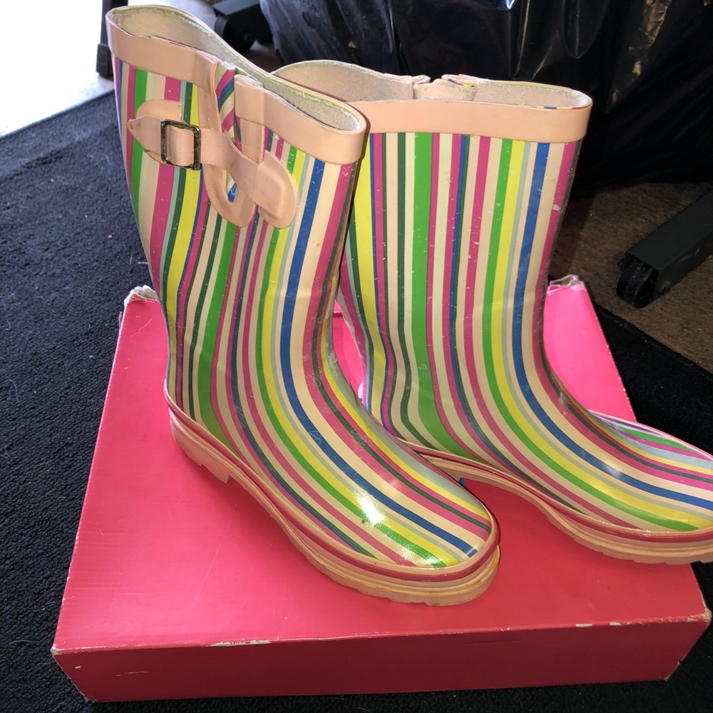 Fashionable rainboots
